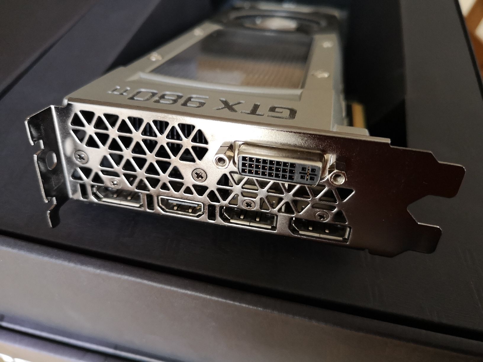 Nvidia Grafikkarten: NVIDIA Founders Edition GTX 980 ti – Gebraucht aus Oberlunkhofen von  2