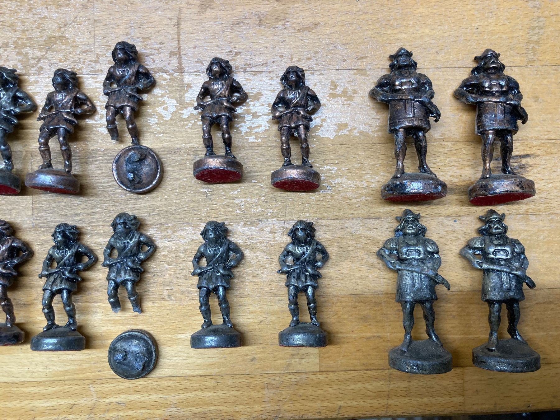 Spiele: Schachspiel, Figuren alt – Defekt aus Lommiswil von Hosi88 3