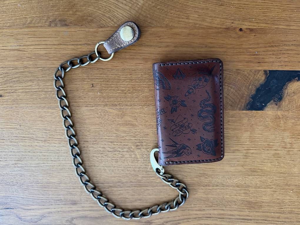 Portafogli: Big Red Beard Combs - The Tattoo Bifold Wallet – Usato da Uttigen venduto da Bartolin78 2