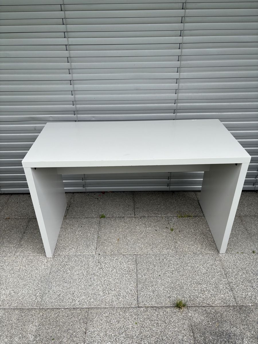 Bureaux: White Desk Good Condition 120cm width – Neuf (Voir description) à Küsnacht ZH par las_w8st