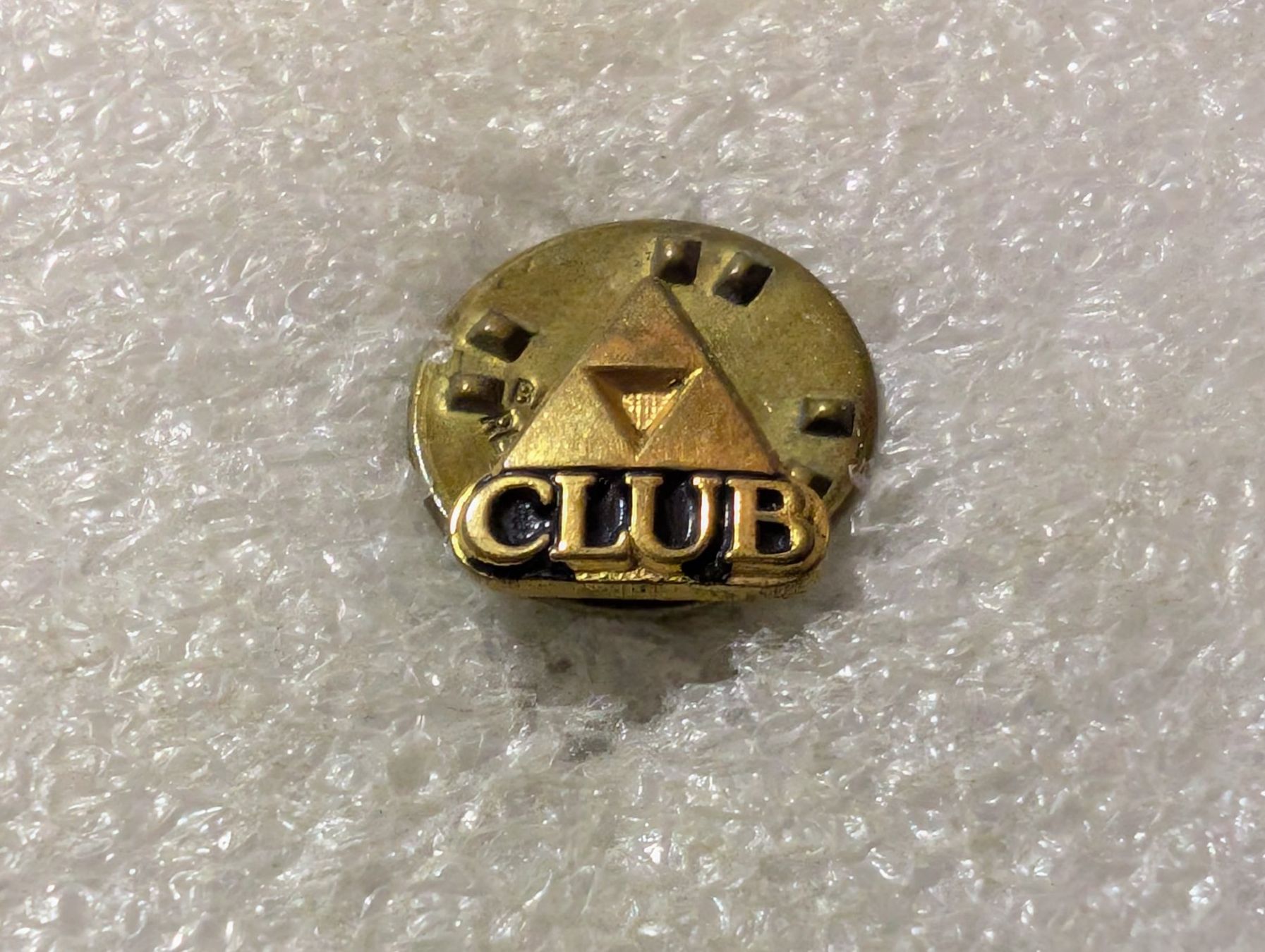 Placchette & Badge: Ansteckpin 107: Club – Usato da Oppligen venduto da Pin-Fall-Shop