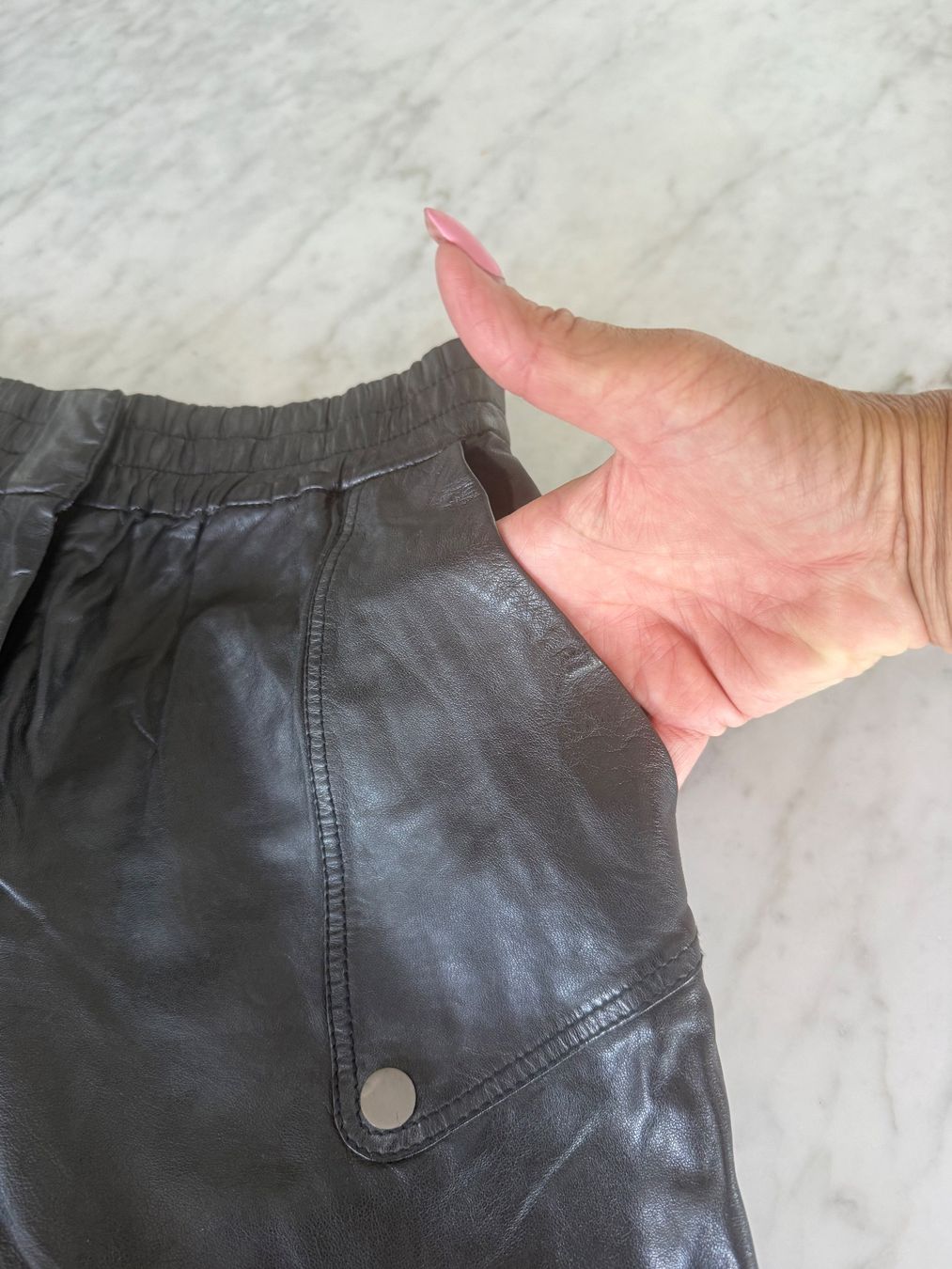 Hosen: Shorts en cuir noir – Gebraucht aus Lausanne von Doudoutze 1