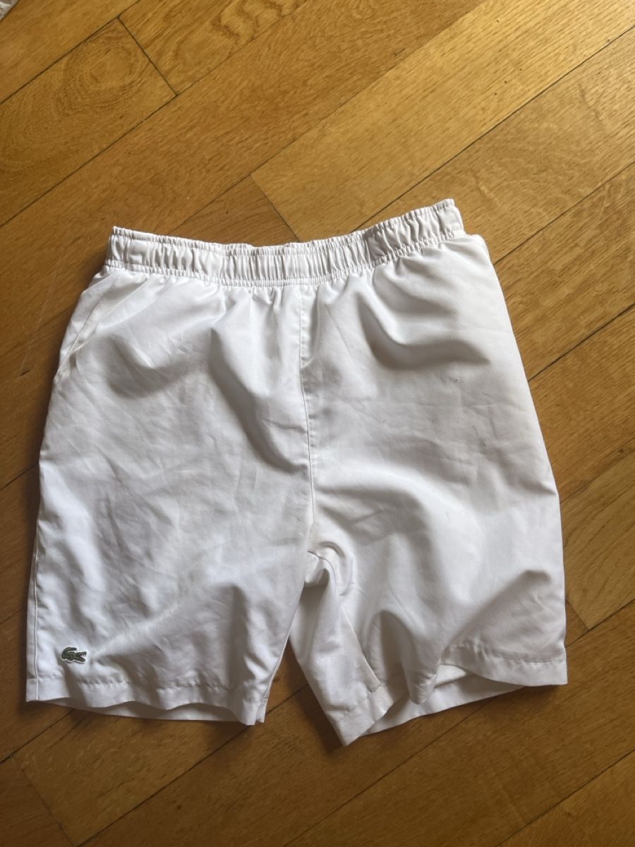 Lacoste Hosen: Short Lacoste blanc taille 12 ans used – Gebraucht aus Lausanne von LorenaOrtega
