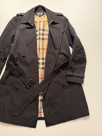 Burberry The Kensington Trenchcoat