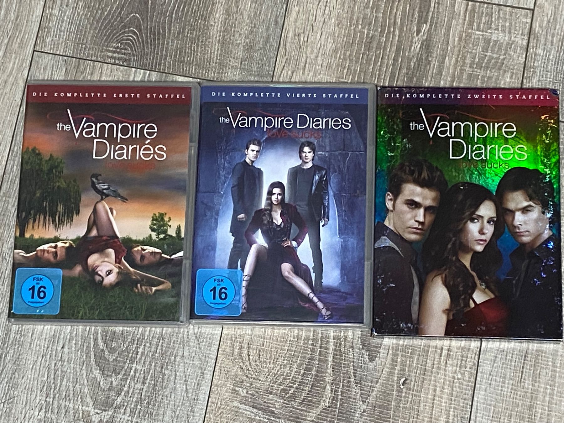 Tutti i DVDs: The Vampire Diaries 1, 2 & 4 – Usato da Muri b. Bern venduto da AdidasCollector 1