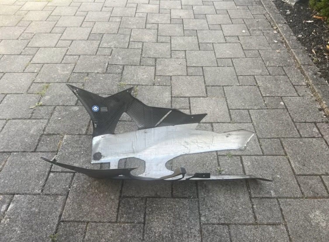 BMW Tutti i ricambio per moto: Sabot Carbon - BMW S1000RR – Usato da Courtepin venduto da KevinAz 4