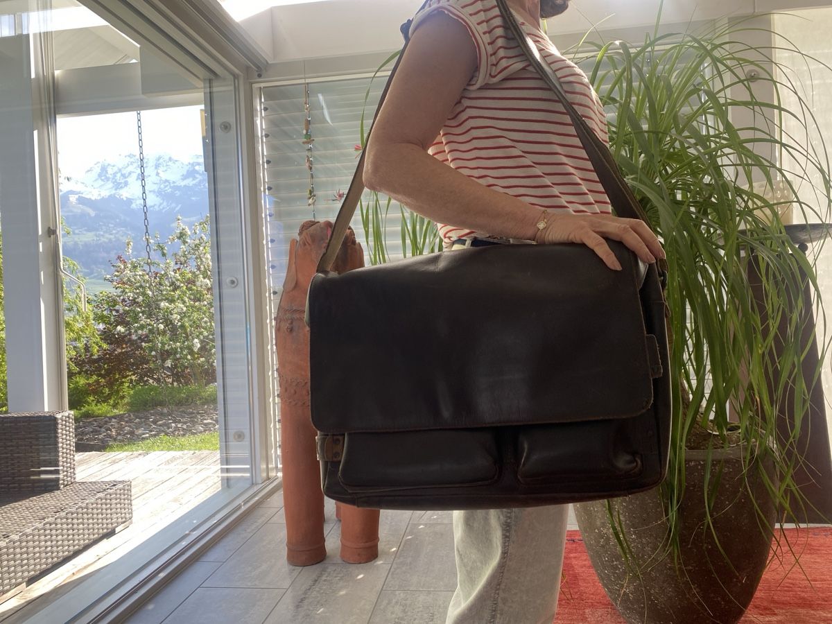 Borse: aunts & uncles ledertasche – Usato da Sargans venduto da Nikelmaker