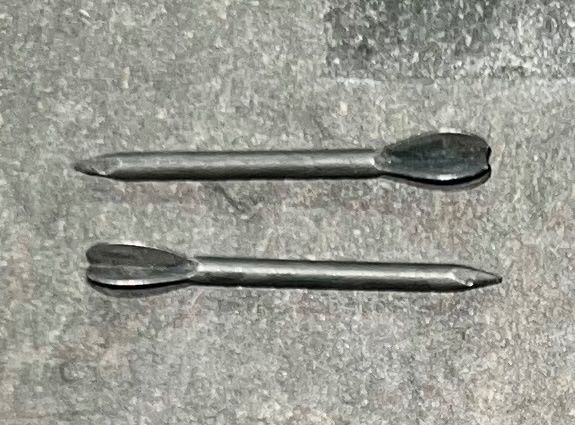 Freccette: 2 Flèches fléchettes Dart Pfeil époque Vietnam – Usato da Nyon venduto da 65d45 1