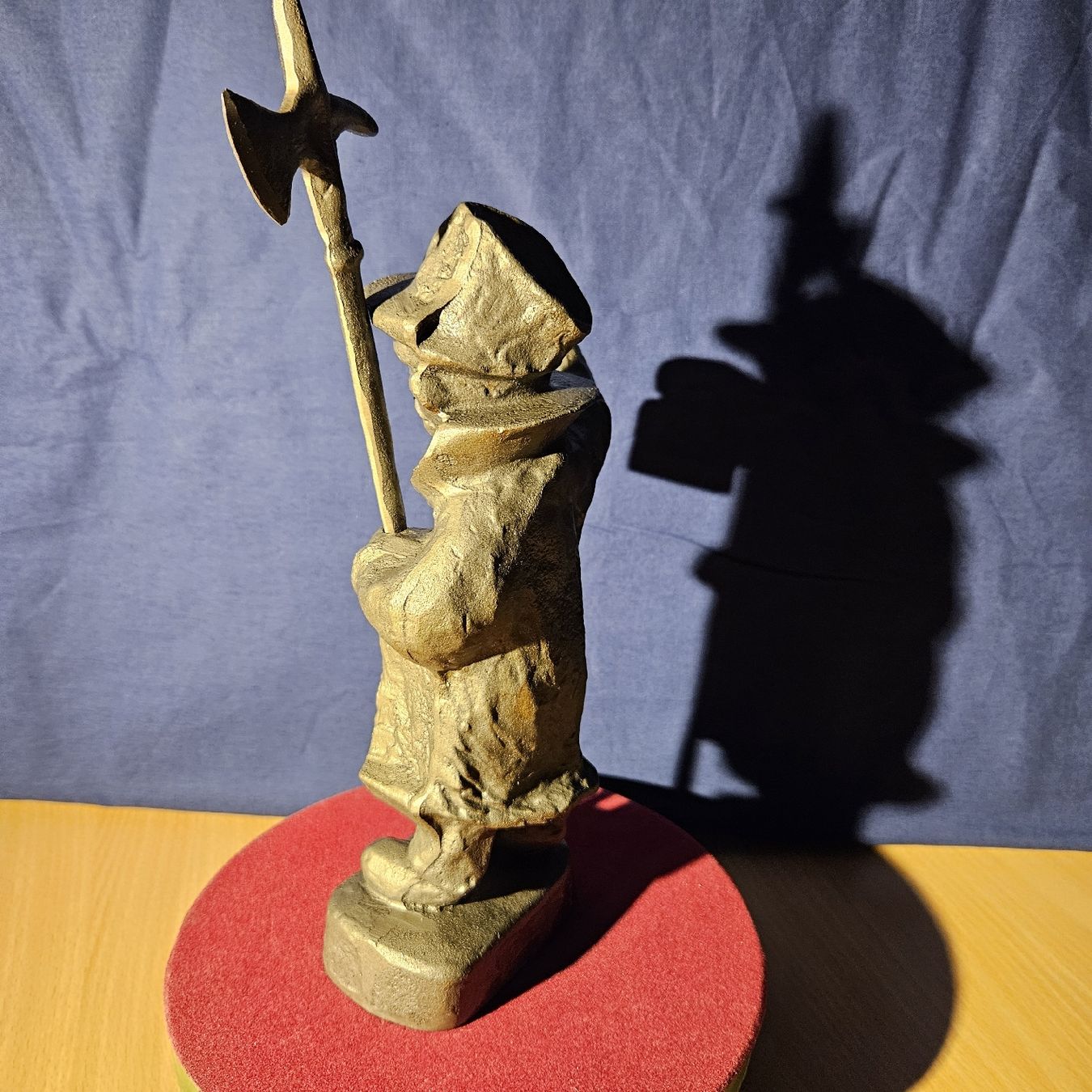 Figuren: Eisenplastik Figur, Nachtwächter mit Hellebarde 29cm – Gebraucht aus Kriens von gra_fhn7 4