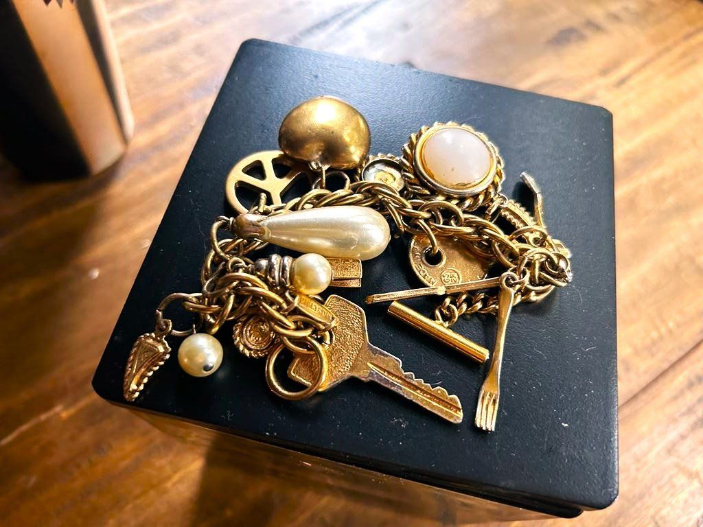 Moschino Bracciali & Braccialetti: Vintage Bettel-Armband Moschino – Usato da Schaffhausen venduto da amwr 1