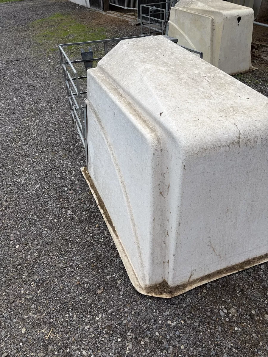 Käfige, Transport & Sicherheit: Kalber Iglu/ Box – Defekt aus Steckborn von Fendtfavorit 1