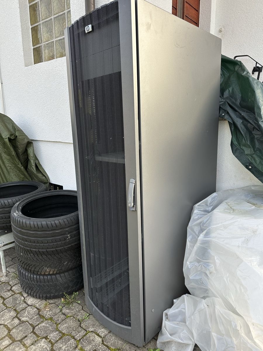Server: Gebraucht Server – Gebraucht aus Dietikon von moradi24