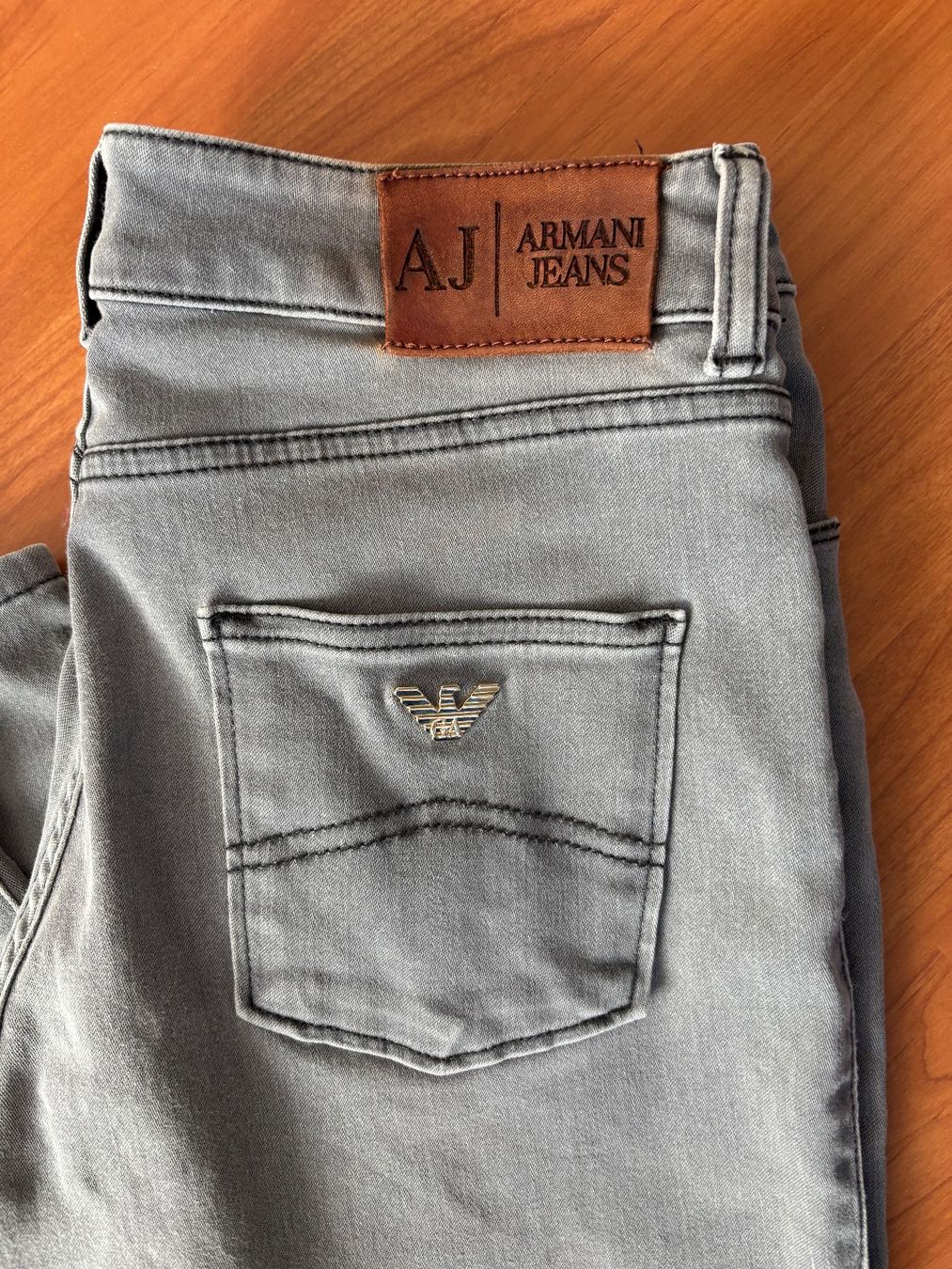 Armani Jeans: Armani Jeans grau Grösse 31 – Usato da Balsthal venduto da Uroby