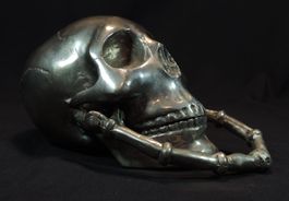 Totenkopf Skulptur, Türklopfer aus Weisskupfer