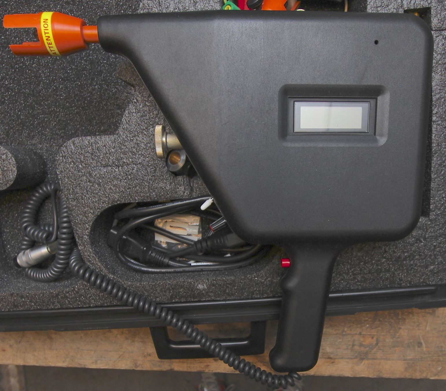 Messen: Simulateur de décharge électrostatique – Gebraucht aus Delémont von Cannonus 5