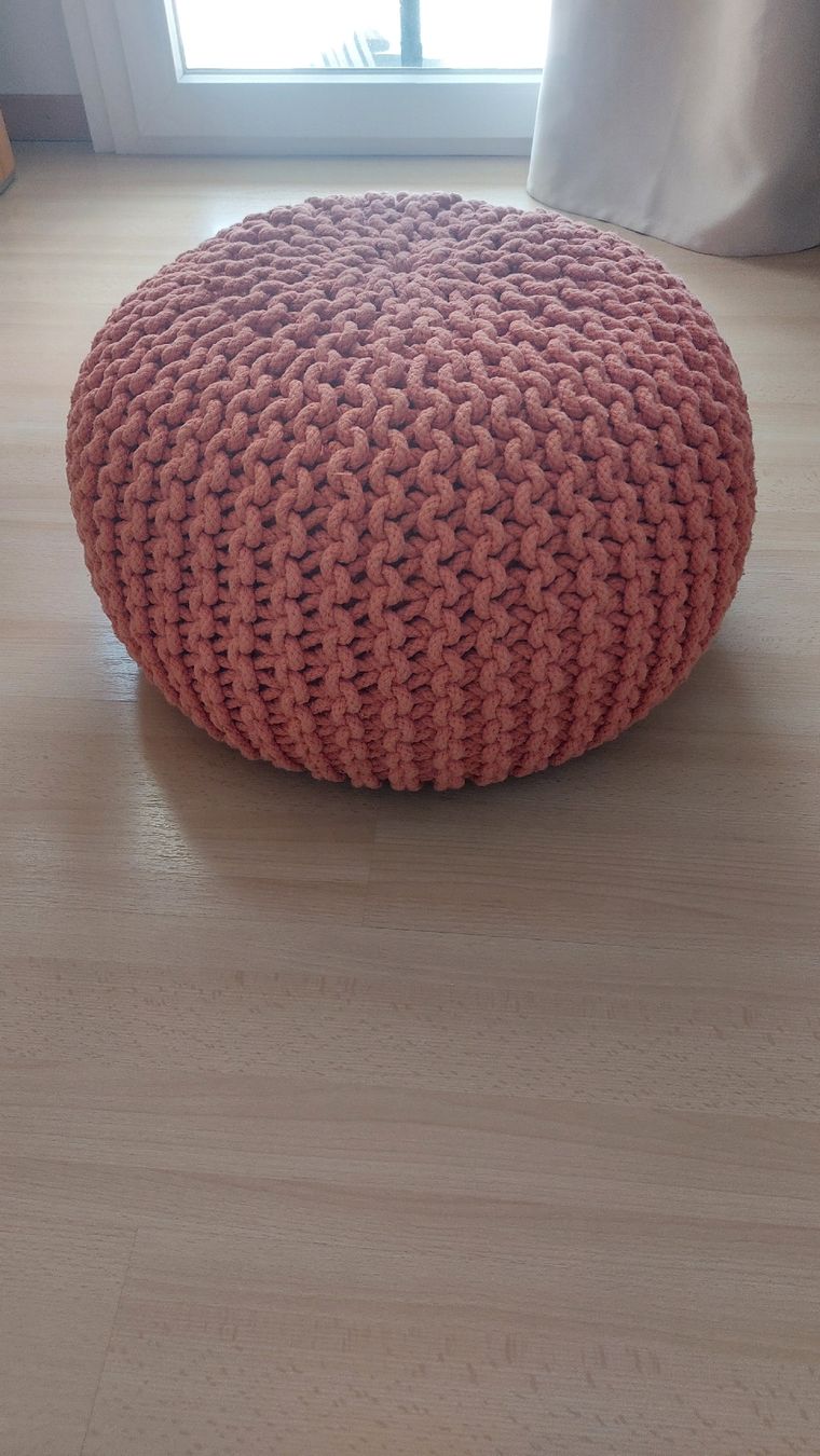 Sgabelli: Gehäkelter Sitzhocker/Pouf in Korallrot – Usato da Reidermoos venduto da sod_5kfk