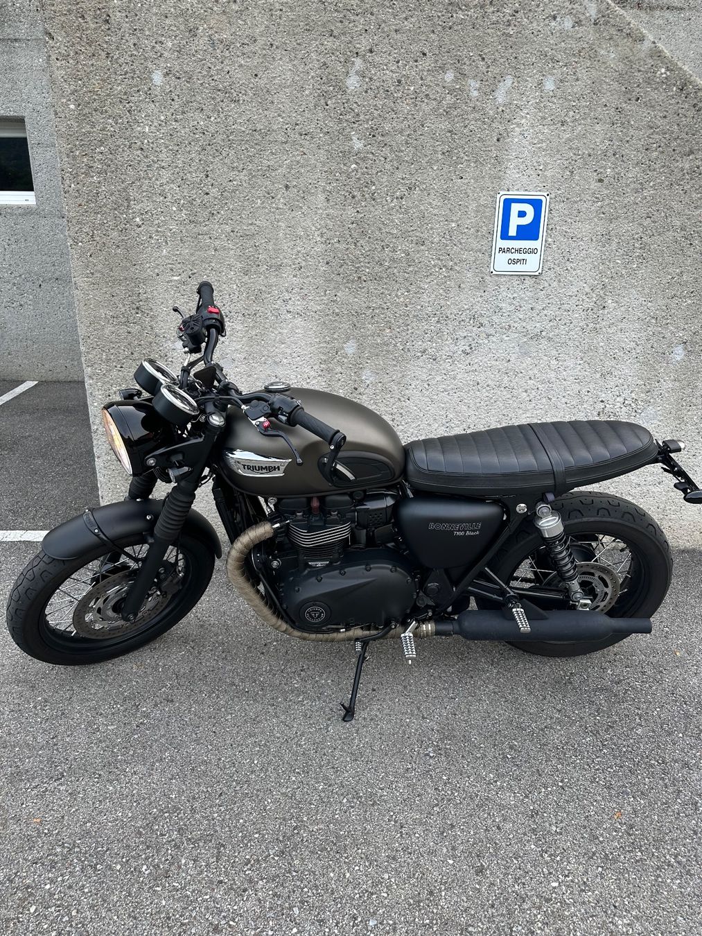 Triumph Sonstige: Triumph Bonneville T100 Black – Gebraucht aus Gravesano von are_q7pq