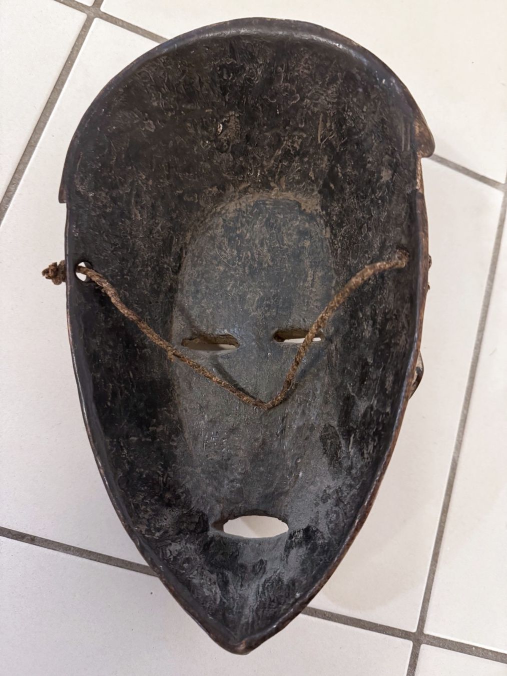Internationale Kunst: Ngbandi-Maske, Kongo – Holz, polychrom gefasst, ca. 28 cm – Gebraucht aus Zürich von willson-quayle 5