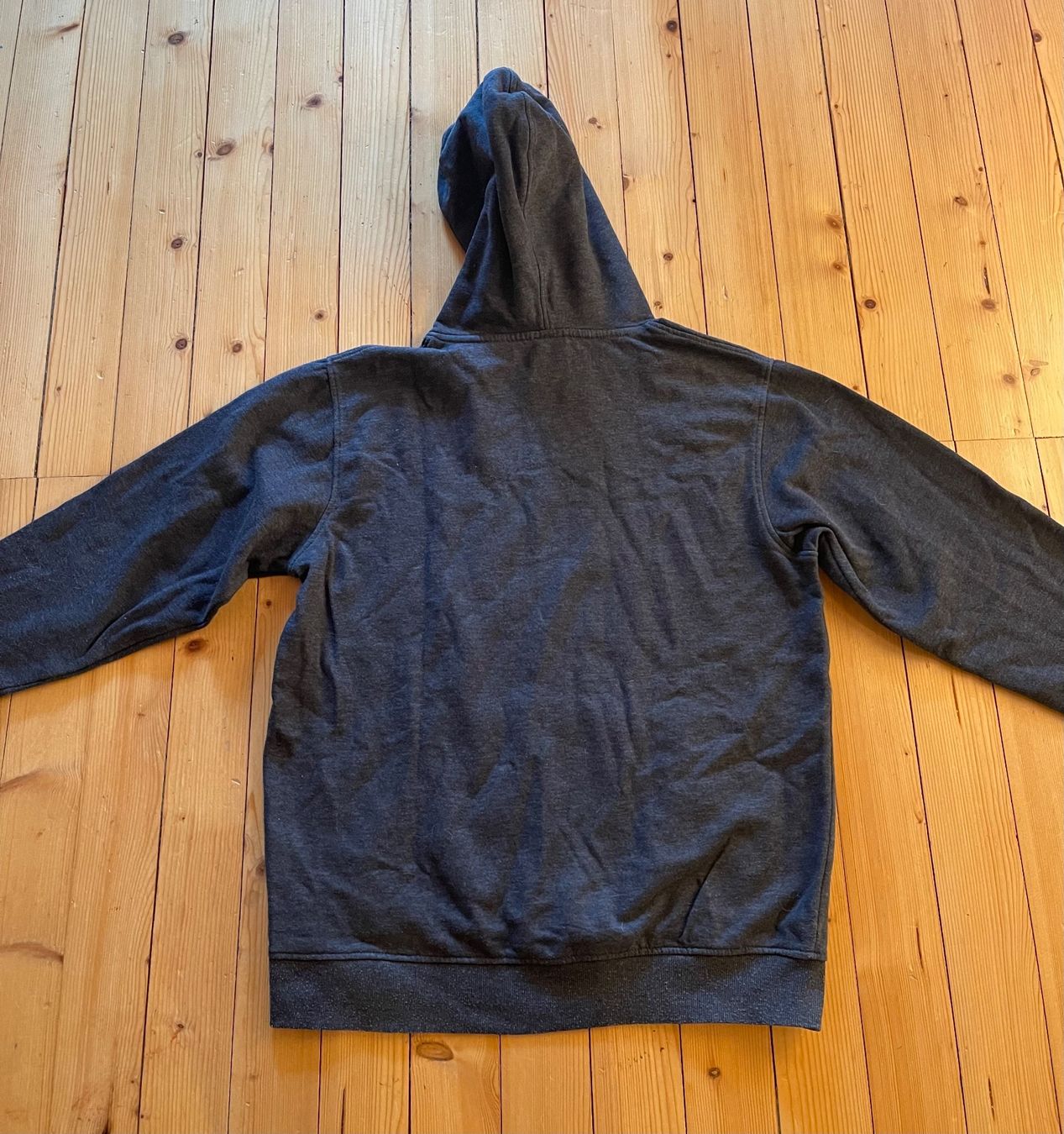 Snipes Pullover & Sweatshirts: Pullover Snipes Grösse M grau – Gebraucht aus Pfäffikon ZH von Oncidium01 2