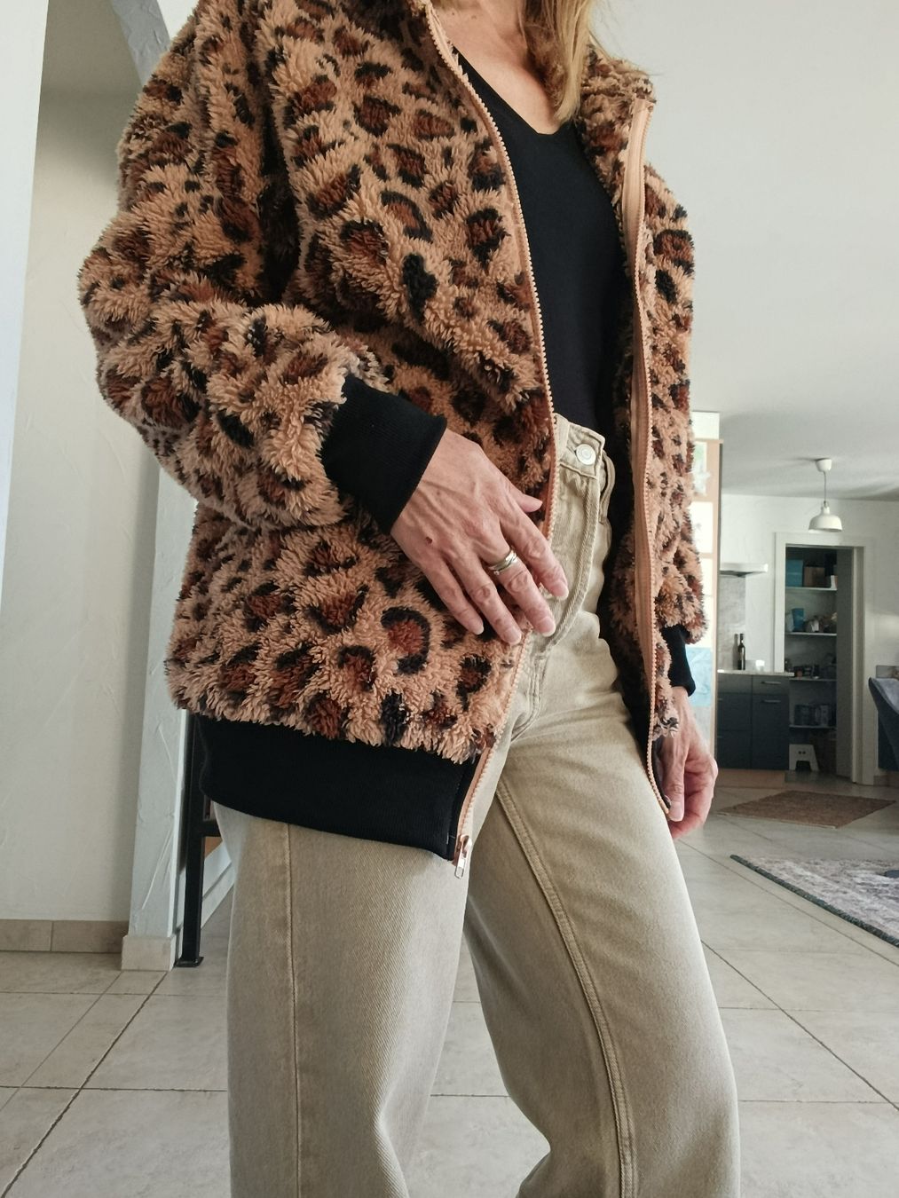 Vestes: JAQUETTE LÉOPARD PELUCHE S – D'occasion à Sierre par shirley04