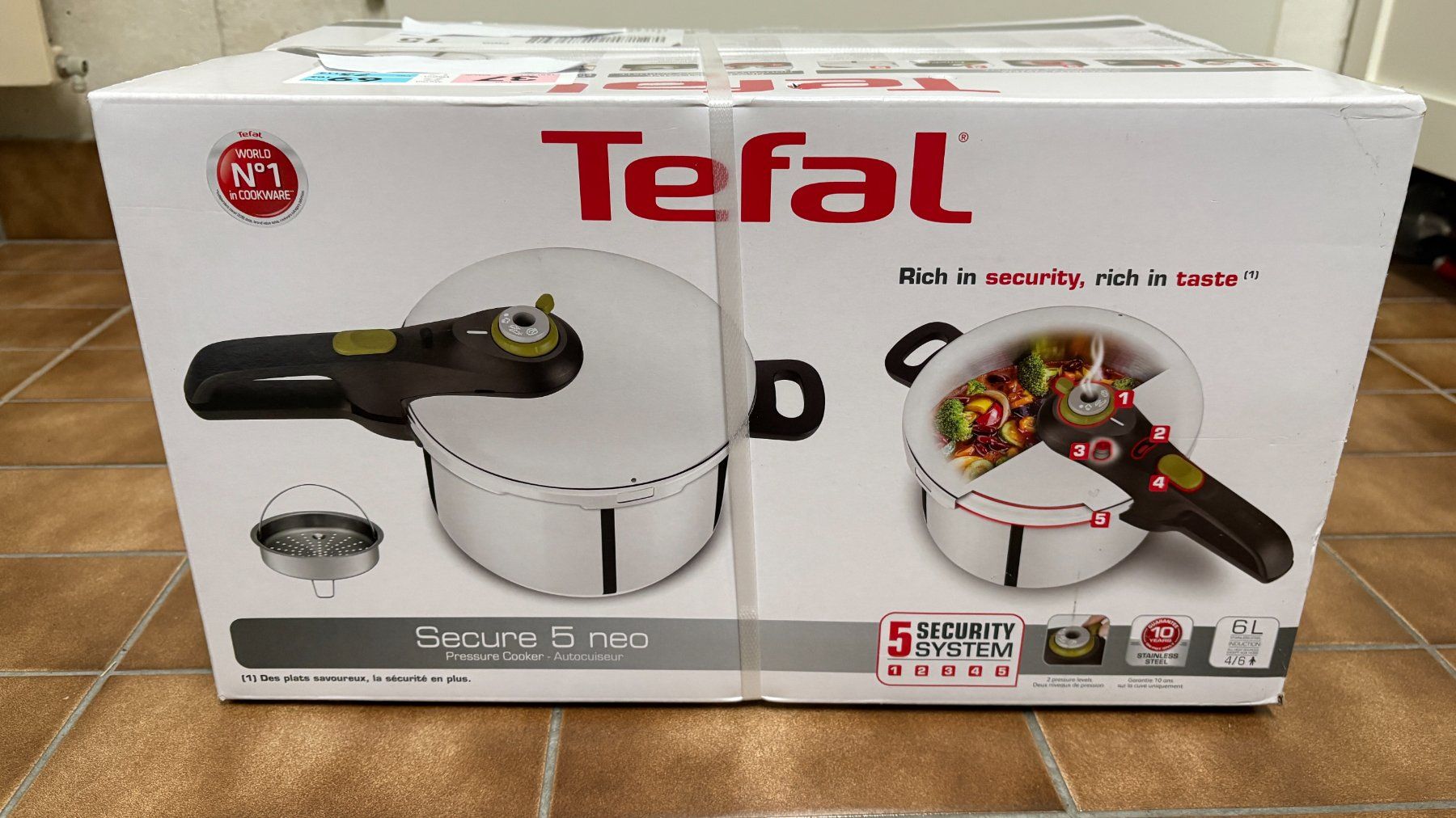 Tefal Pentole: Tefal Secure 5 Neo Pressure Cooker - NEW – Nuovo e nell'imballaggio originale da Adliswil venduto da fashionholic 2