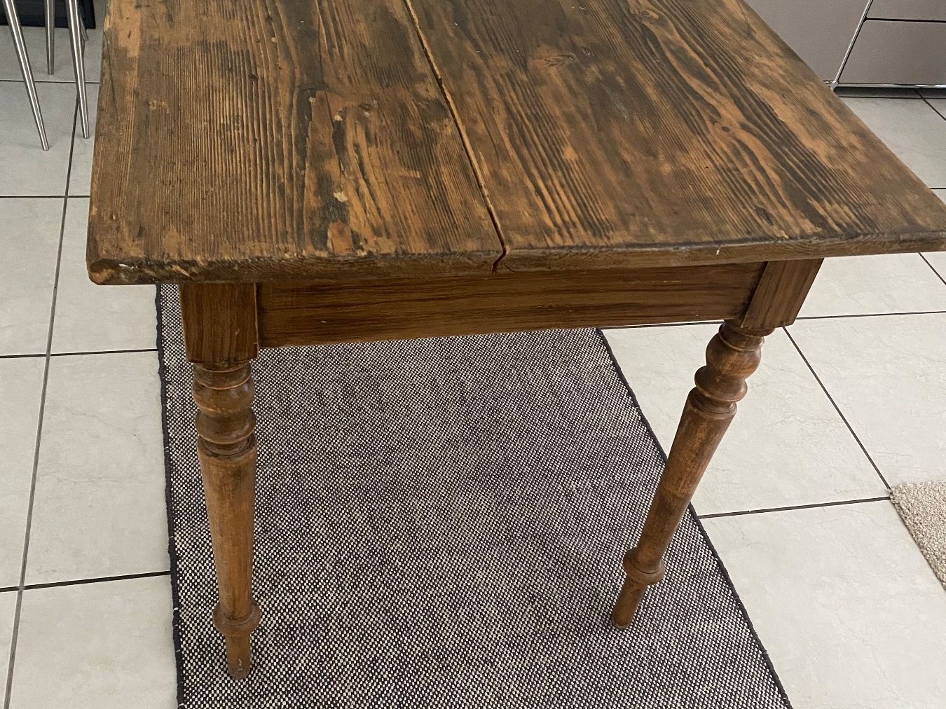 Tables: urchiger alter Tisch mit 2 Schubladen – D'occasion à Rüti ZH par trappa 3