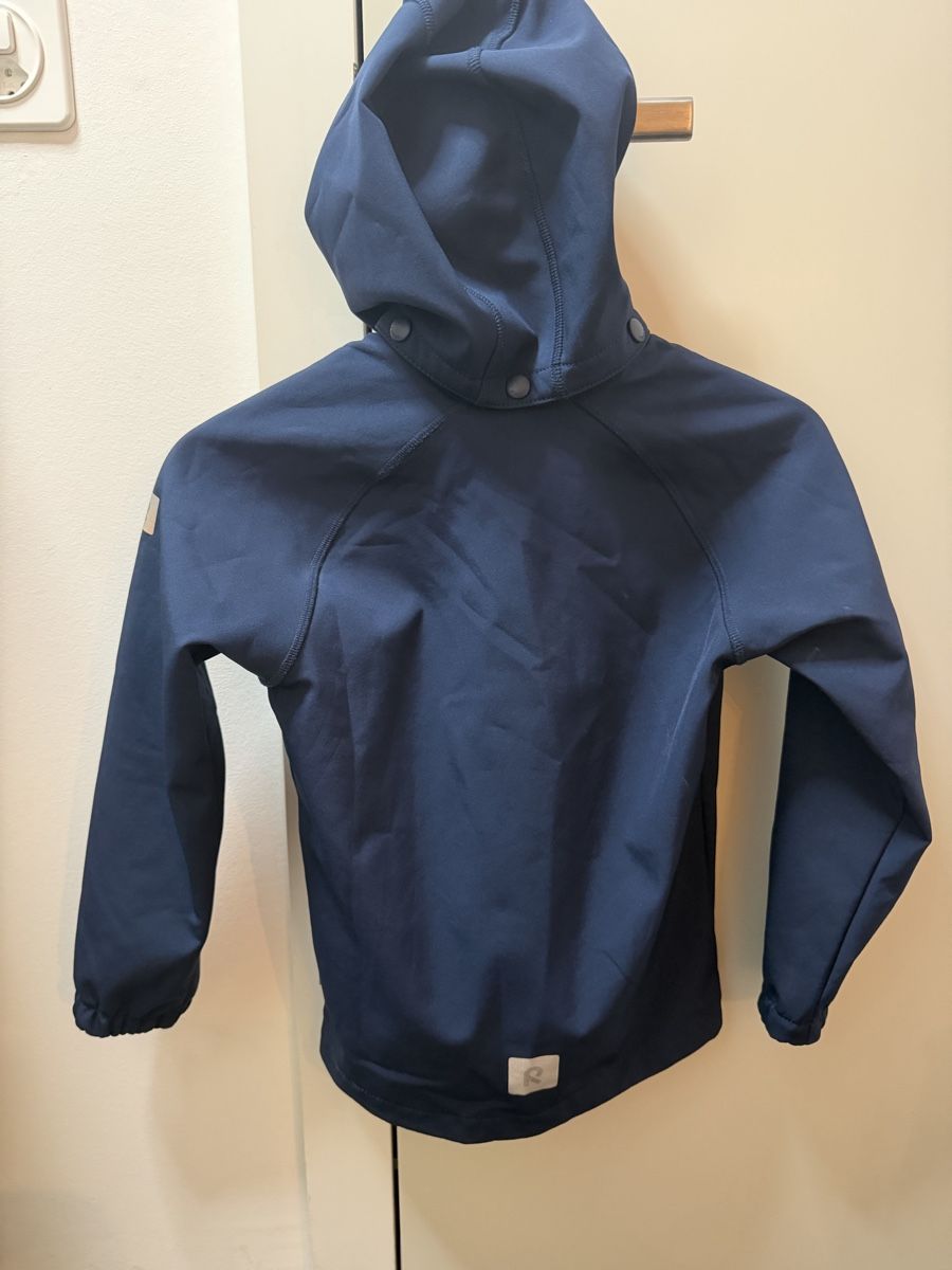 Reima Giacche & Cappotti: Reima Softshelljacke blau Gr. 128 – Usato da Zürich venduto da Ta-Nia 2