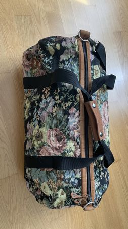 Grosse Reisetasche / Sporttasche mit Blumenmuster TOP