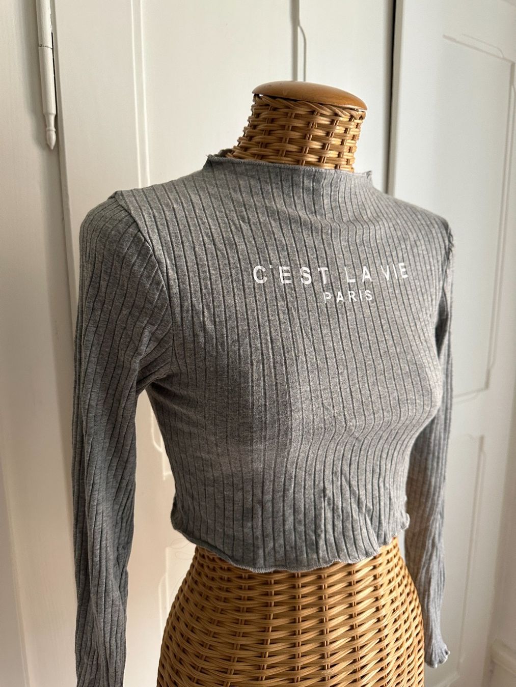T-Shirts: ZAFUL - cropped Langarmshirt grau S – Gebraucht aus Zürich von Diazaio 1