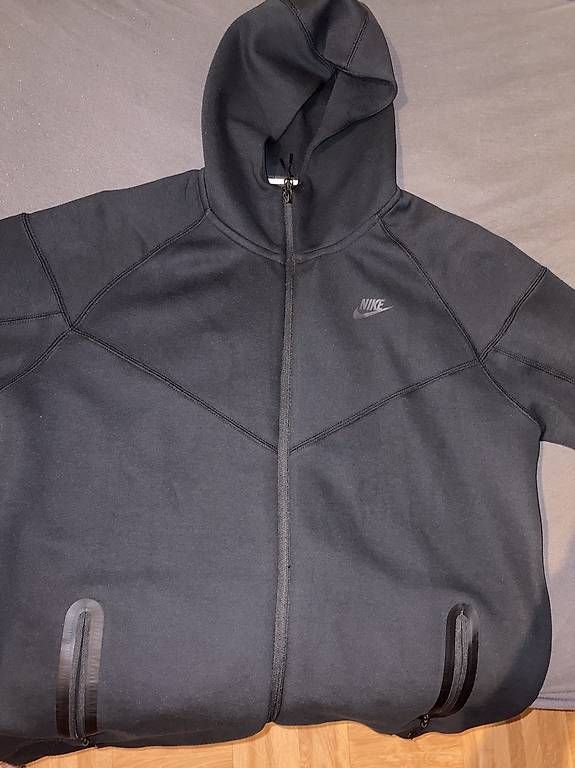 Giacche: Nike Tech Fleece M – Usato da St. Gallen venduto da 84PYREXLIVIN06 1