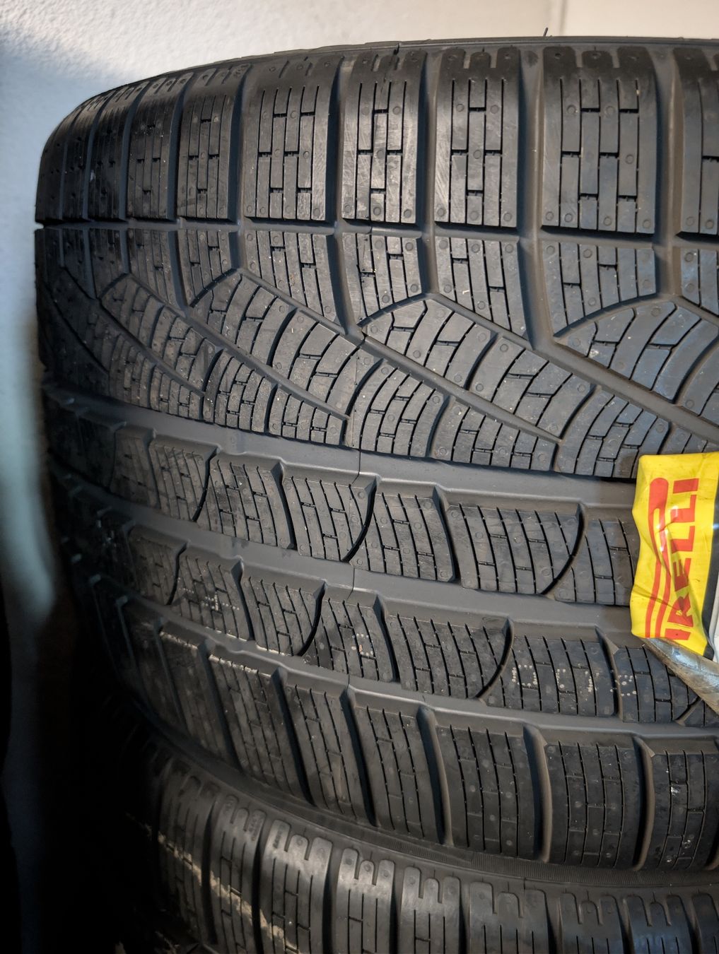 Pirelli Pneus & Roues: Winterreifen  – Neuf avec emballage d'origine à Dürrenäsch par Pneu-Idris 1