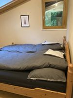 Schönes Doppelbett aus Holz 180x200cm mit alle
