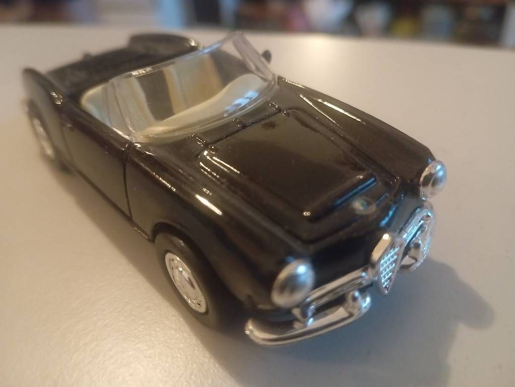 Alfa Romeo Voitures modèles: Alfa Romeo schwarz Giulietta spider – D'occasion à Basel par Petergunn