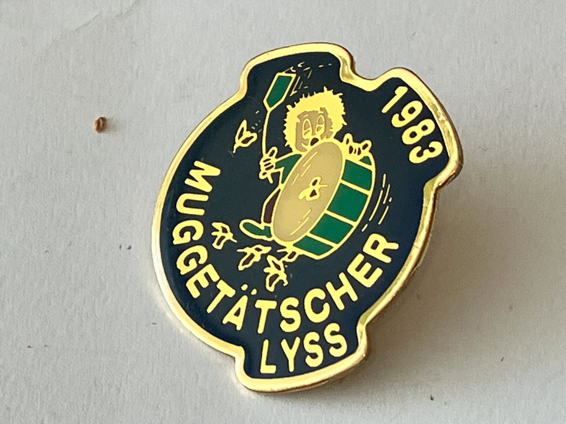 Placchette & Badge: 1 Pin Muggetätscher Lyss – Usato da Basel venduto da djwwpp