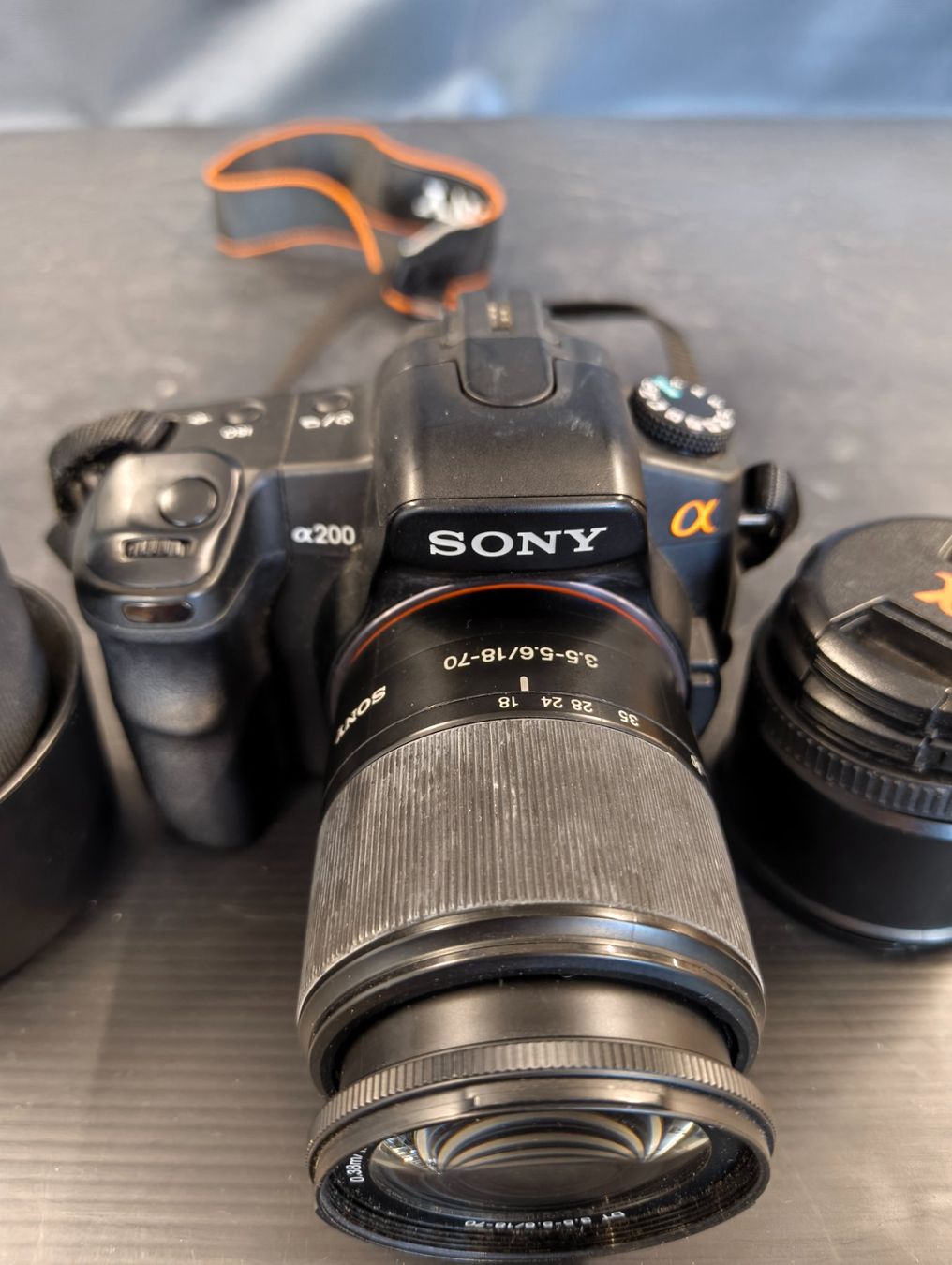 Sony Fotocamera: Sony Alpha 200 mit Linse – Usato da Basel venduto da bk_brockibasel 2
