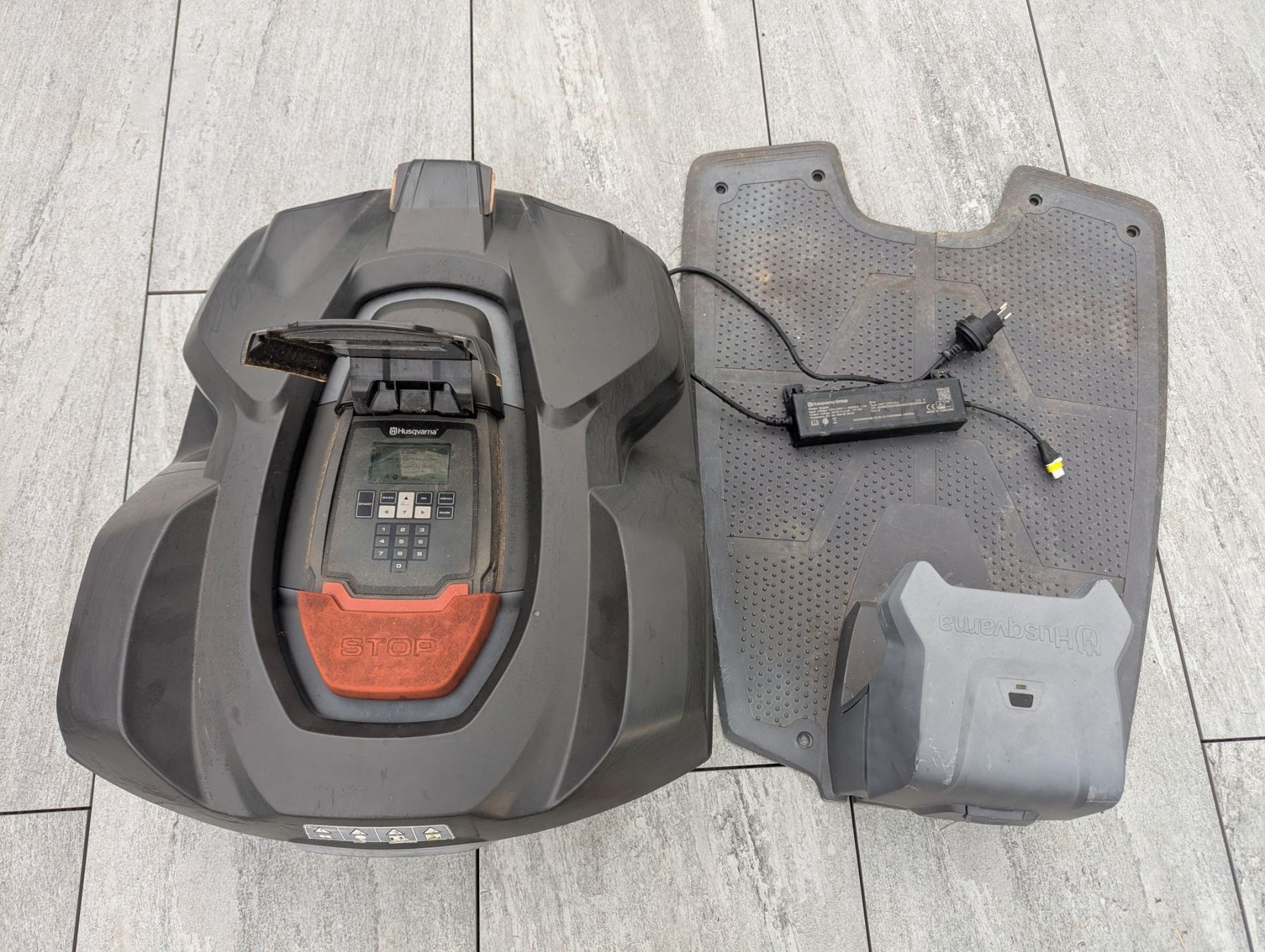 Husqvarna Rasenmäher: Husqvarna Automower 330X – Gebraucht aus Gommiswald von Vitamin77
