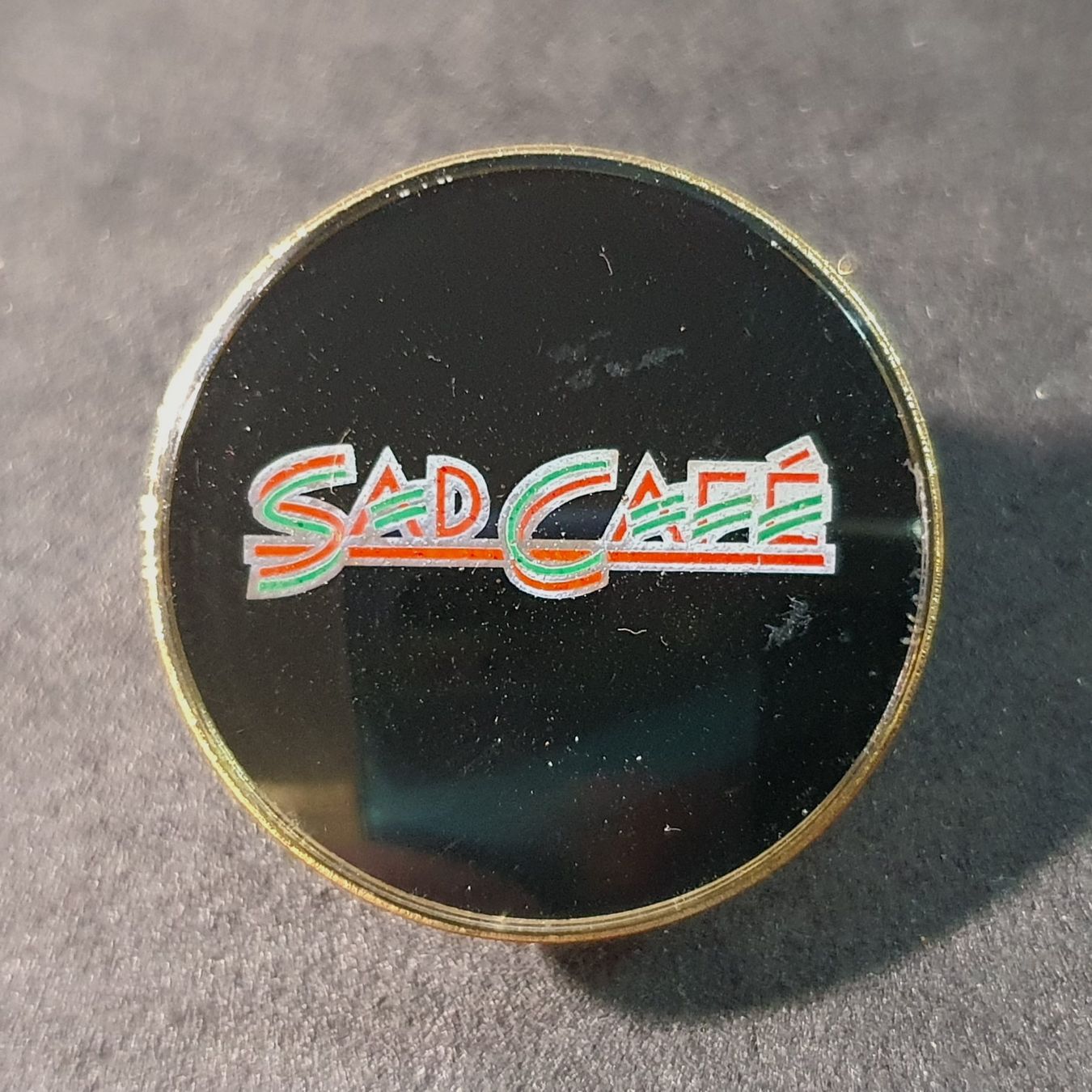 Broches & Aiguilles: W813 - Brosche Musik Gruppe SAD CAFÉ – D'occasion à Reinach BL par Boston-Verkauf