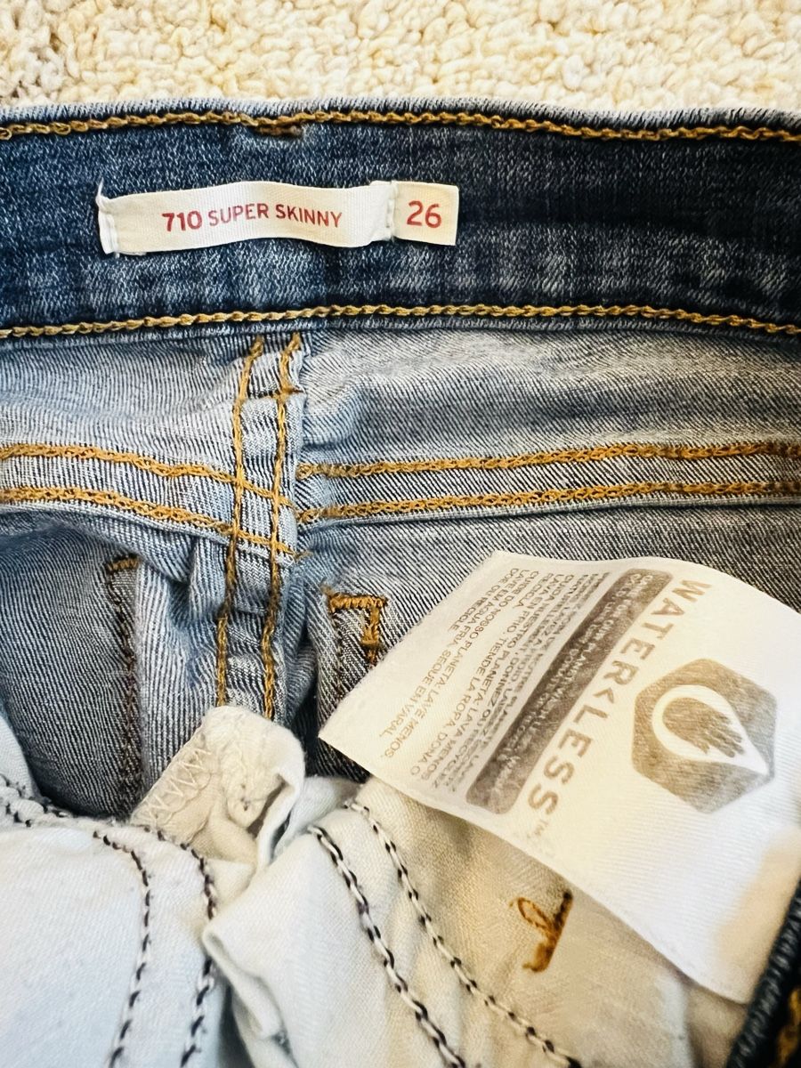 Jeans: Levis 710 Ripped Jeans Size 26 – D'occasion à Bern par Things4U2buy 1