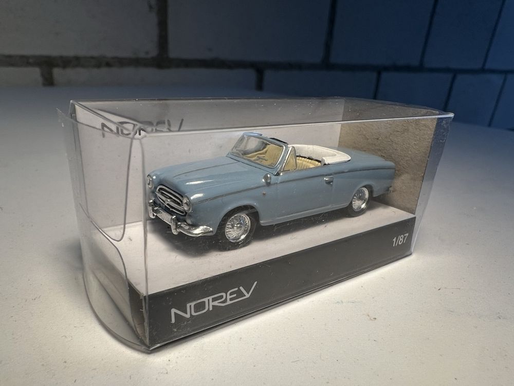 Norev 1/43e : Peugeot 403 pick-up baché 1958