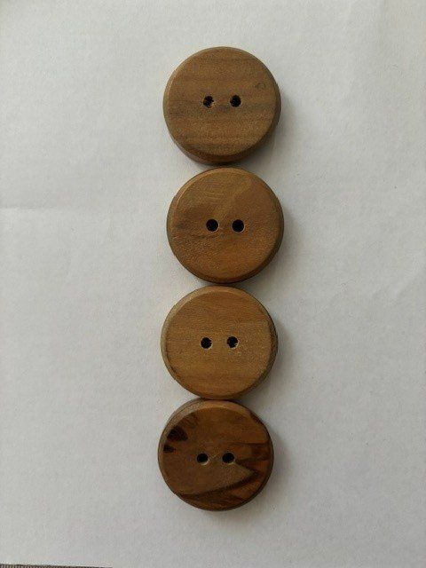Boutons: Holzknöpfe, 4x rund, ca. 3.4cm Durchmesser – D'occasion à Basel par machplatz 1