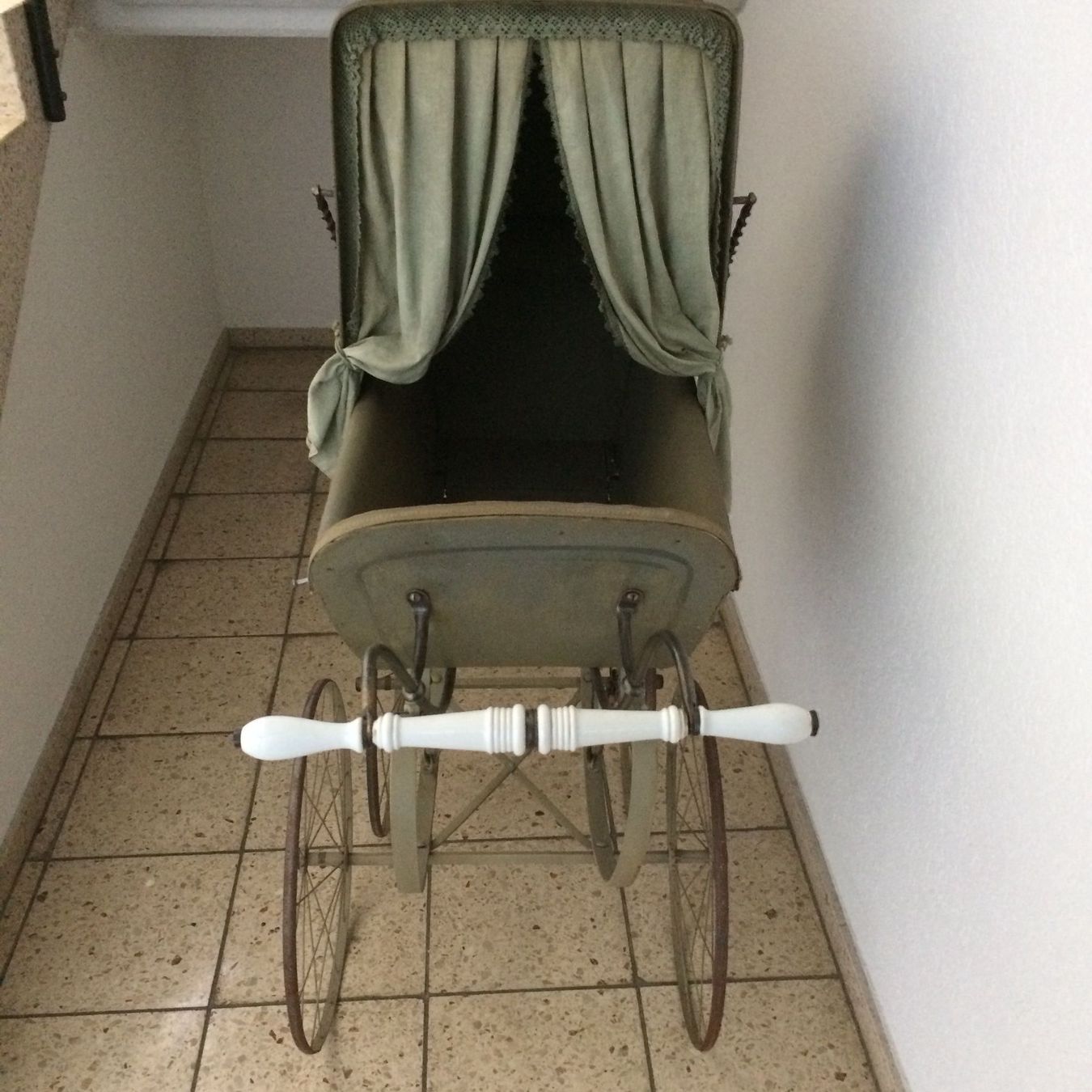 Carrozzine: Antiker Kinderwagen – Usato da Tägerig venduto da oiluig83 2