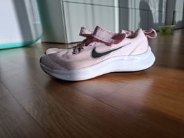 Nike Laufschuhe Gr. 31, Pink. Top Zustand für Frühling!