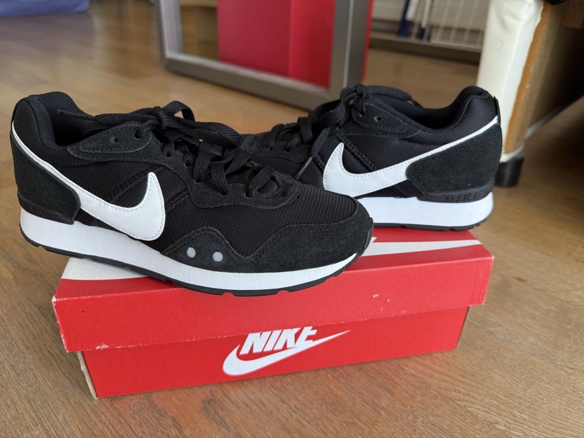 Nike Scarpe da uomo: Nike Venture Runner Sneaker Gr.38 Neu – Nuovo e nell'imballaggio originale da Reinach AG venduto da innamac 2