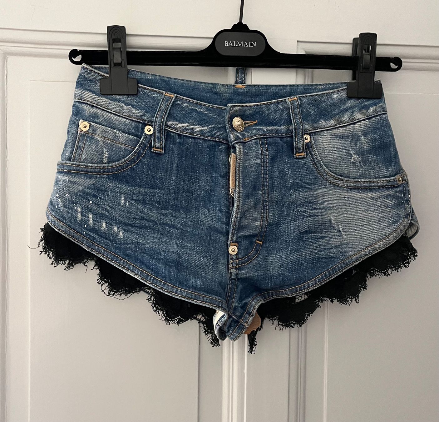 Dsquared2 Pantaloni: Dsquared2, mini short en jeans – Usato da Genève venduto da dachaw