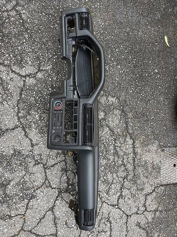 Tutti pezzi di ricambio auto: Cruscotto bmw e30 – Usato da Biasca venduto da dam_v27g