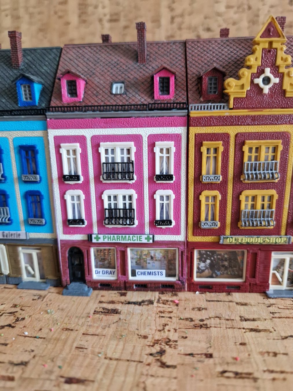 Faller Modelleisenbahnen: Lot de 6 maisons Faller N – Gebraucht aus Tavannes von Jacksonhmc 7