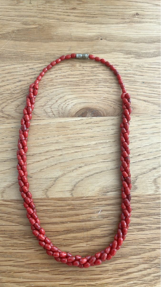 Catenine: Korallenkette geflochten, ein Schmuckstück – Usato da Herisau venduto da Renee30
