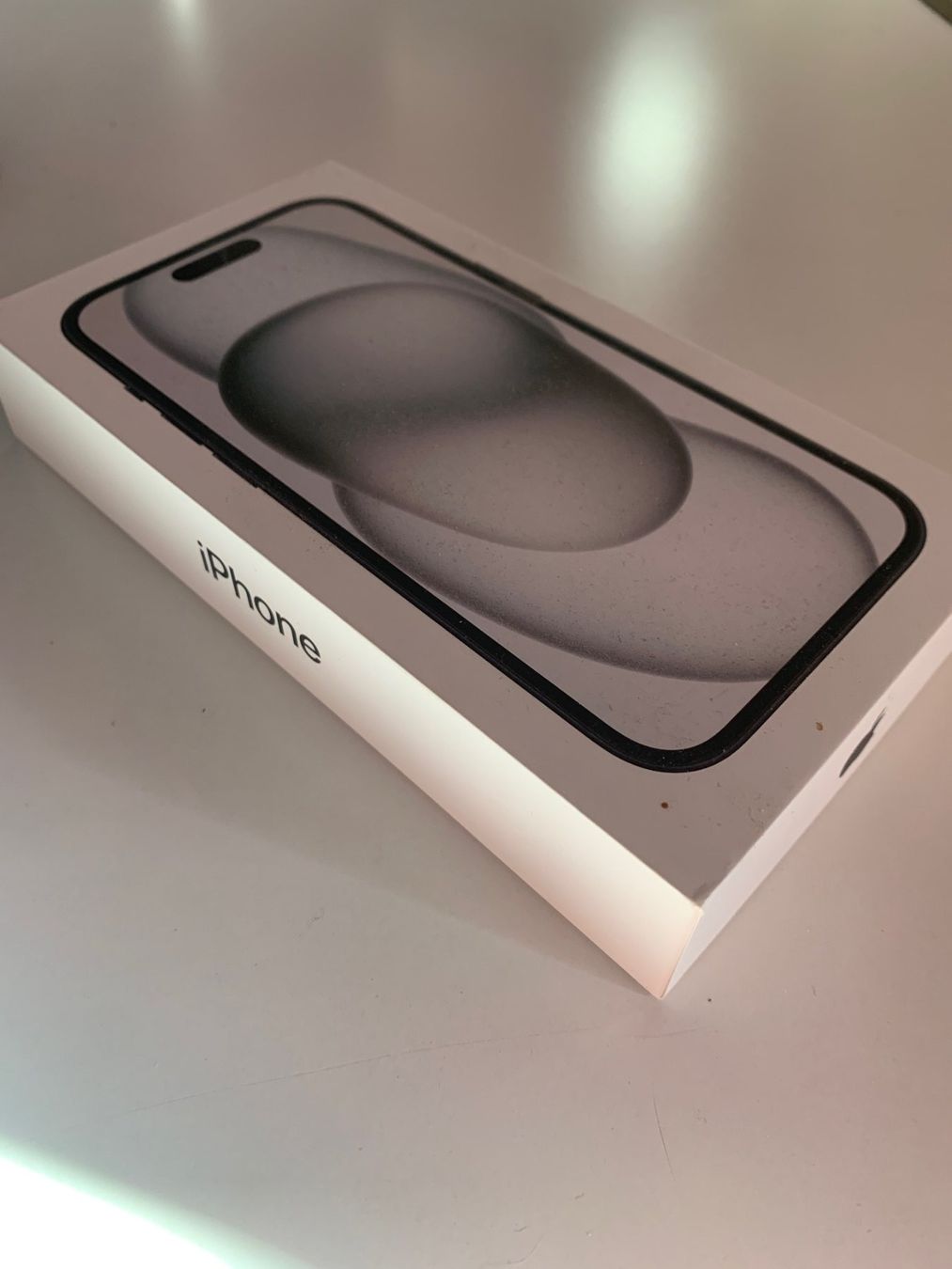 Apple Telefoni cellulari / Smartphones: iPhone 15, black, 128 GB, Neu & Originalverpackt – Nuovo e nell'imballaggio originale da Oberrohrdorf venduto da Tatten1