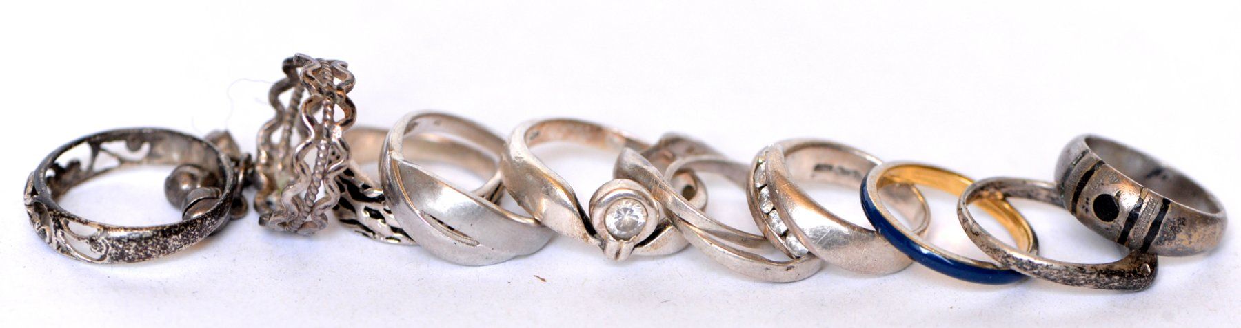 Autres bijoux: Lot de 26 anciennes bagues diverses – D'occasion à Neuchâtel par Neuchatel 7
