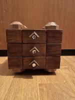Komplette leicht benutzte schmuckbox mit drehfunktion